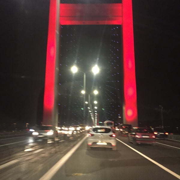 Foto scattata a Boğaziçi Köprüsü da Enes B. il 10/8/2017
