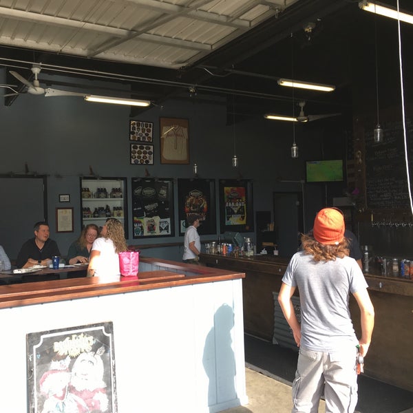 Foto tirada no(a) Bootlegger&#39;s Brewery por Raleigh em 1/3/2018