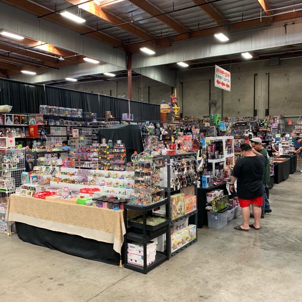 Photo taken at Frank &amp; Son Collectible Show by Raleigh on 8/8/2019