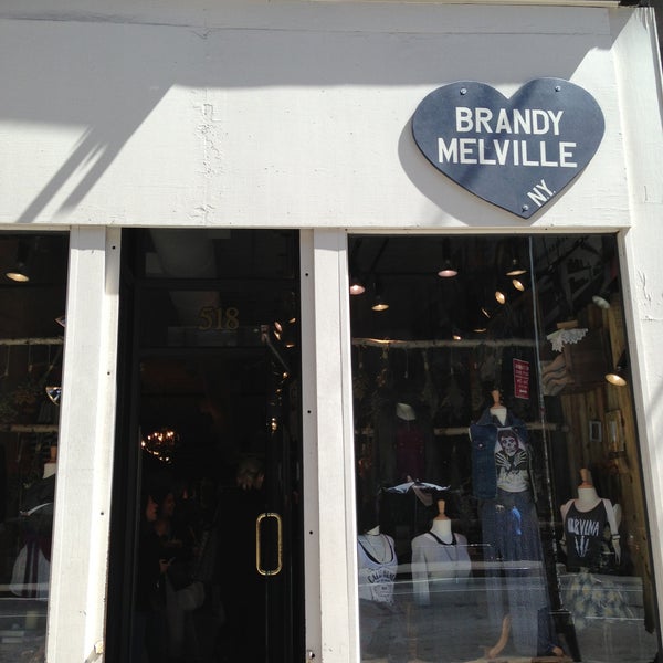 Brandy Melville Sohoの衣料品店