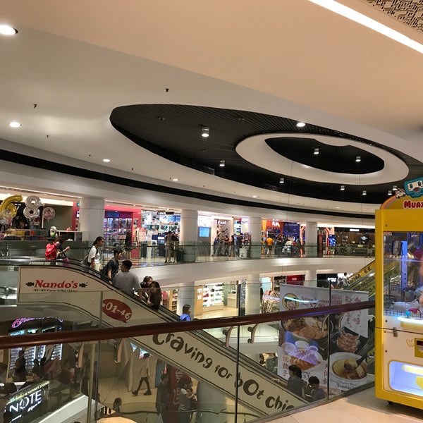 Foto tirada no(a) Tampines Mall por Jack L. em 8/11/2017