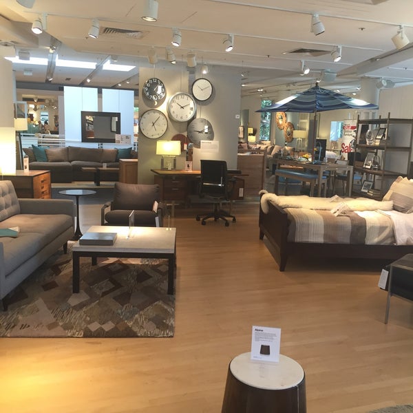 Photo taken at Crate &amp; Barrel by Al S. on 6/13/2016