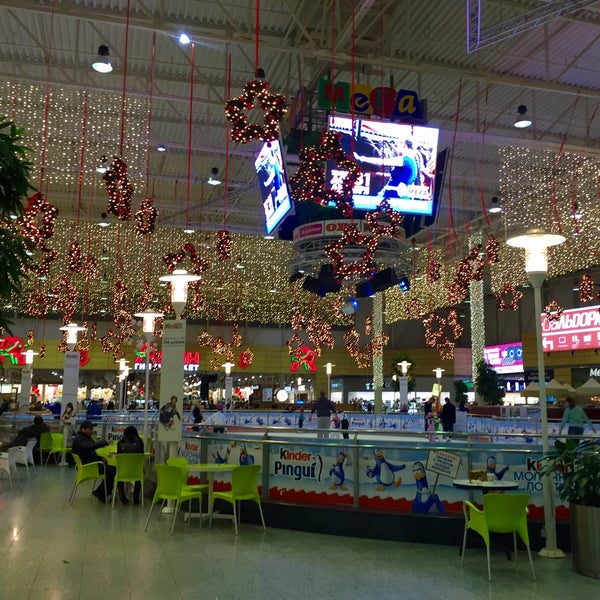 Foto tirada no(a) MEGA Mall por Юлия В. em 12/17/2014