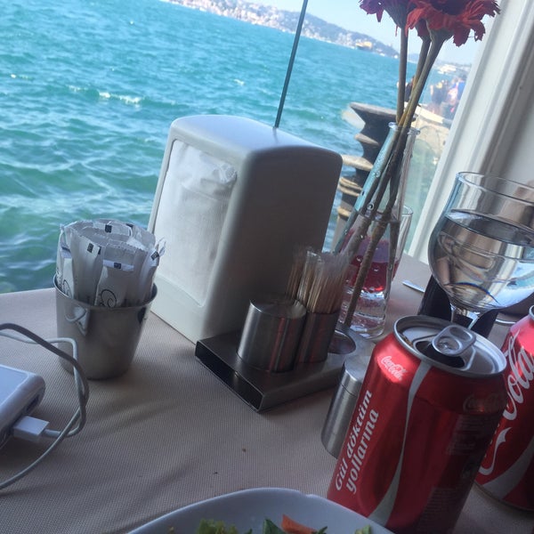Das Foto wurde bei Çeşmîdil Cafe &amp; Restaurant von assdfff h. am 5/31/2015 aufgenommen