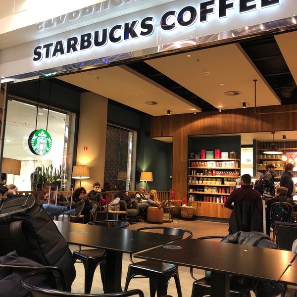 Photo prise au Starbucks par Afsaneh B. le12/26/2018