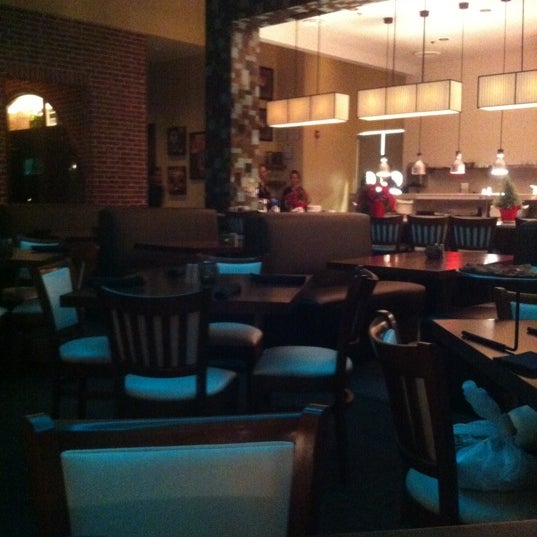 Foto scattata a One2One Restaurant and Bar da Heather S. il 12/2/2012