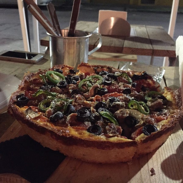12/3/2015 tarihinde Edgar C.ziyaretçi tarafından Chunk - Pan pizza'de çekilen fotoğraf