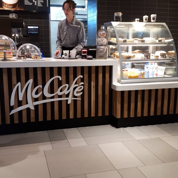 รูปภาพถ่ายที่ McDonald&#39;s โดย Arjan @. เมื่อ 11/5/2019