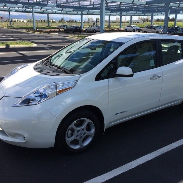 Premier Nissan of Fremont Car Dealership