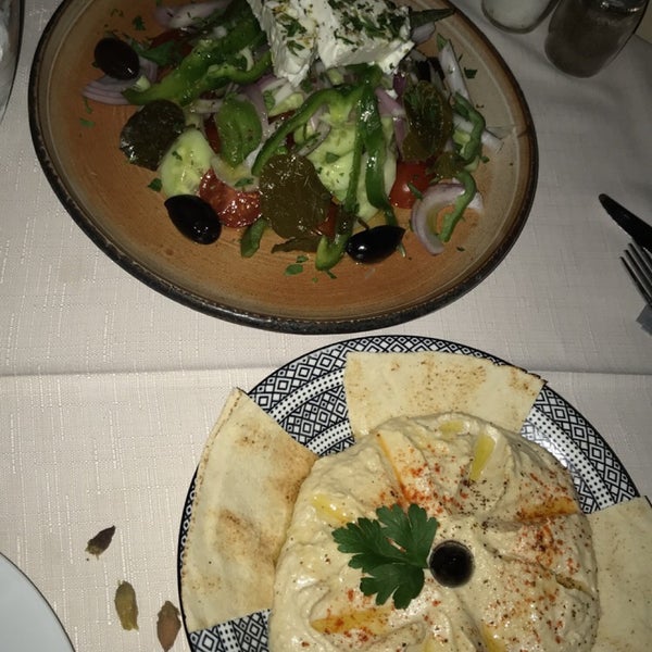Foto tomada en Rosemary Restaurant Santorini  por Motasim el 5/1/2018