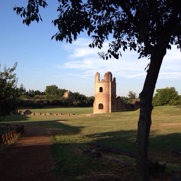 Das Foto wurde bei Parco Regionale dell&#39;Appia Antica von Maurizio F. am 12/8/2014 aufgenommen
