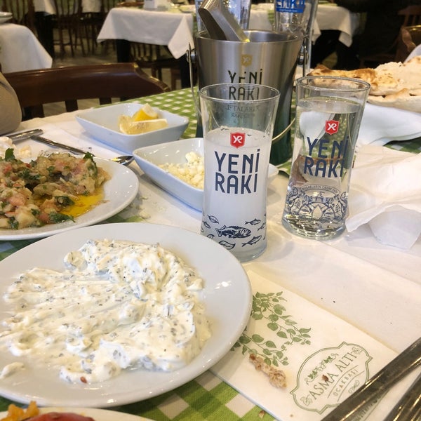 Das Foto wurde bei Asma Altı Ocakbaşı Restaurant von Svcn am 1/11/2020 aufgenommen