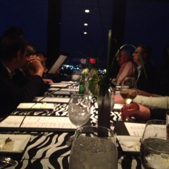 Foto diambil di RIVUE Restaurant &amp; Lounge oleh Mark W. pada 10/15/2012