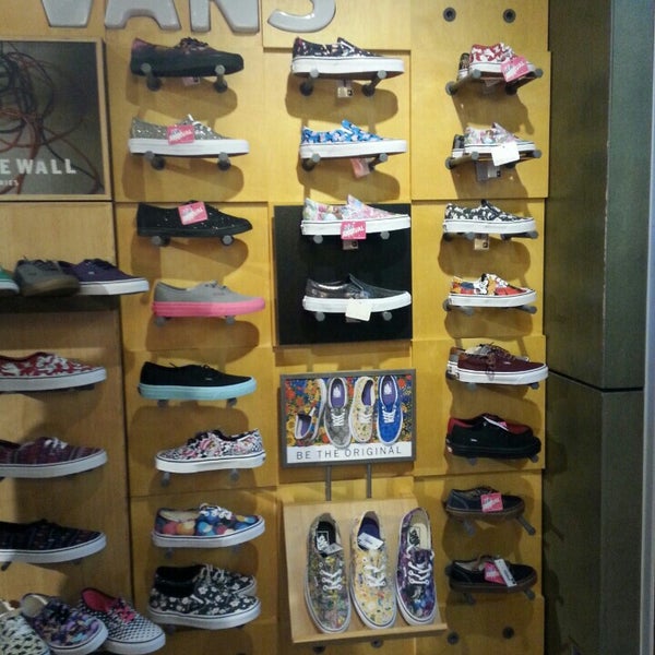 Vans 1 utama sale