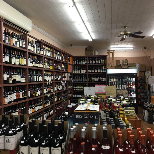 Photo taken at Carroll Gardens Wines &amp; Liquors by Nick P. on 9/18/2016