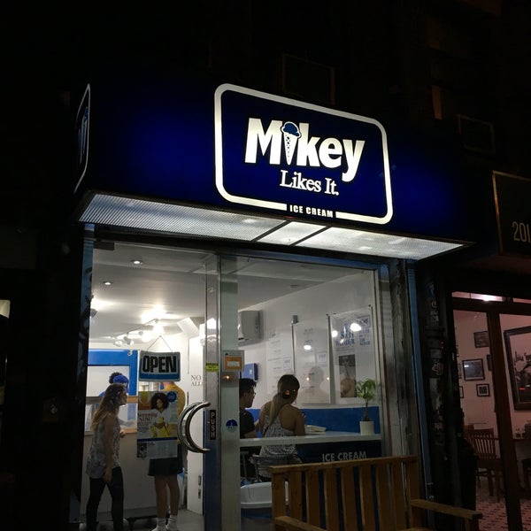 รูปภาพถ่ายที่ Mikey Likes It Ice Cream โดย Nick P. เมื่อ 8/29/2016