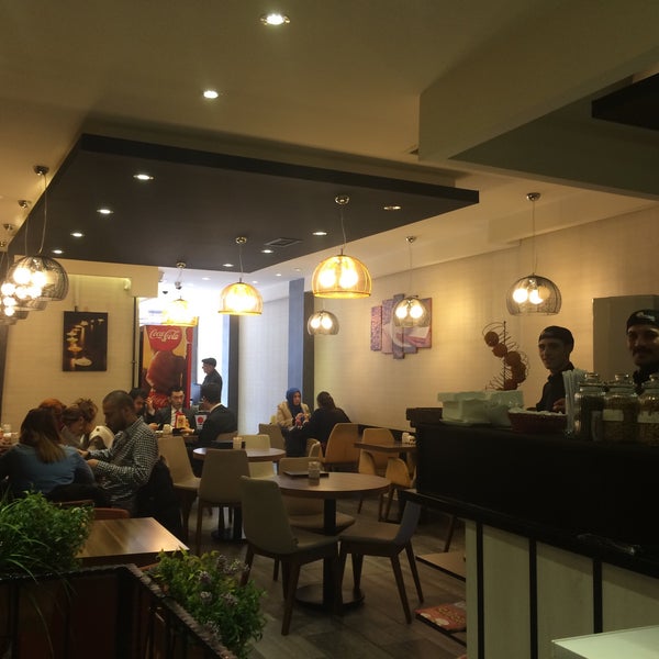 Foto diambil di Sunya Cafe oleh Ekm G. pada 1/29/2015