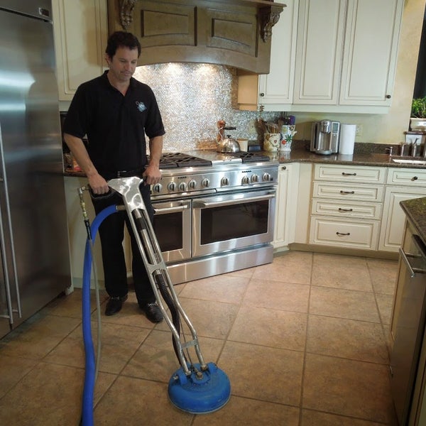 Foto scattata a Allen&#39;s Dry-N-Clean Carpet Cleaning da Allen&#39;s Dry-N-Clean Carpet Cleaning il 5/20/2014