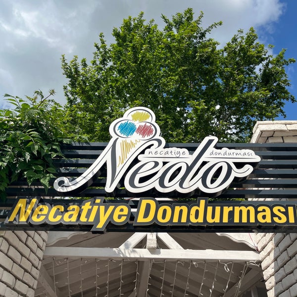 Das Foto wurde bei Nedo Dondurma Bahçesi von Birsen Ç. am 5/27/2023 aufgenommen