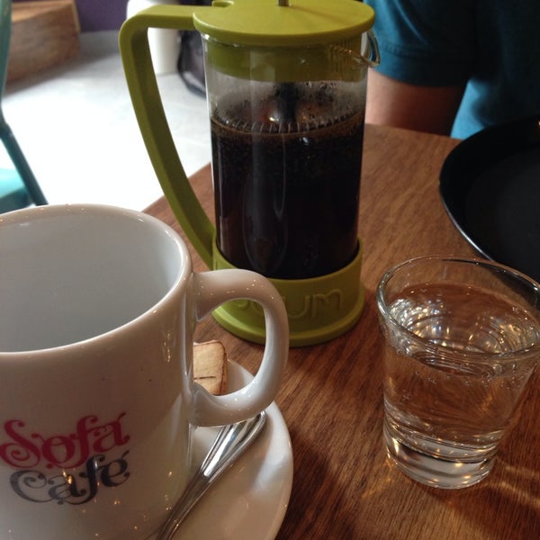 9/17/2014 tarihinde Lisandra d.ziyaretçi tarafından Sofá Café'de çekilen fotoğraf