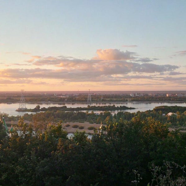 Качели Нижний Новгород на откосе на реку. Оби родионова нижний