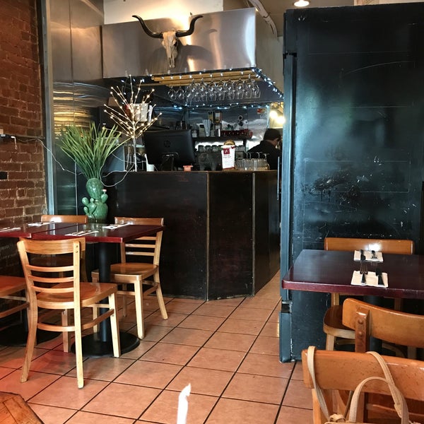 Photo taken at Ponche Taqueria &amp; Cantina by Luis R. on 6/13/2018
