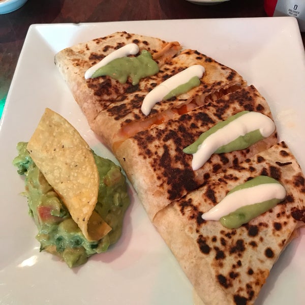 Quesadillas with chicken, amazing. The hot sauce is really strong but good taste!