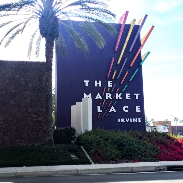 Foto scattata a The Market Place da LA-Kevin il 10/13/2016