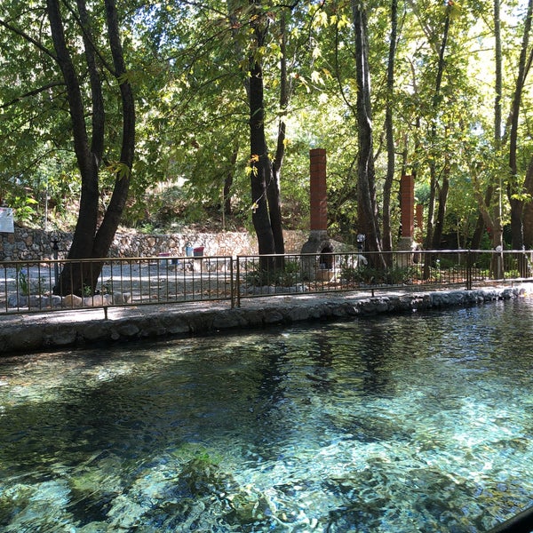 รูปภาพถ่ายที่ Yuvarlakçay Yeşil Vadi Restaurant โดย Ebru Y. เมื่อ 9/24/2021