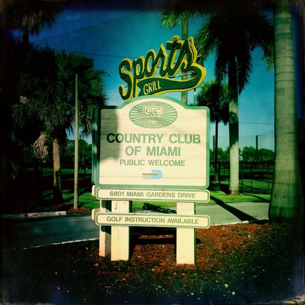 Снимок сделан в Country Club of Miami пользователем ᴡ R. 9/20/2013
