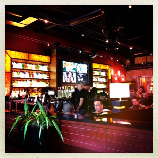 รูปภาพถ่ายที่ BJ&#39;s Restaurant &amp; Brewhouse โดย ᴡ R. เมื่อ 5/11/2013