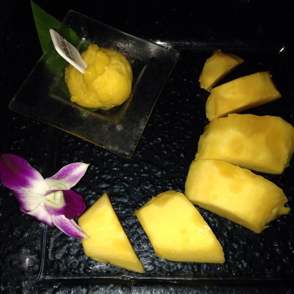 Снимок сделан в Patara Fine Thai Cuisine пользователем Anastasia 9/5/2014