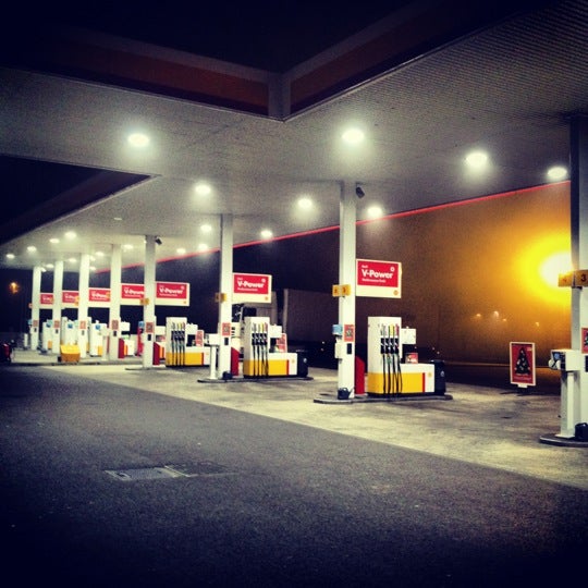 10/24/2012 tarihinde Feu _.ziyaretçi tarafından Shell'de çekilen fotoğraf