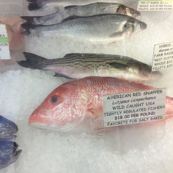 8/8/2013에 Eric R.님이 Dirk&#39;s Fish &amp; Gourmet Shop에서 찍은 사진