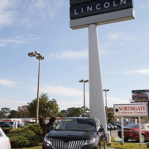 Foto diambil di Parks Lincoln of Tampa oleh Parks Lincoln of Tampa pada 5/21/2014