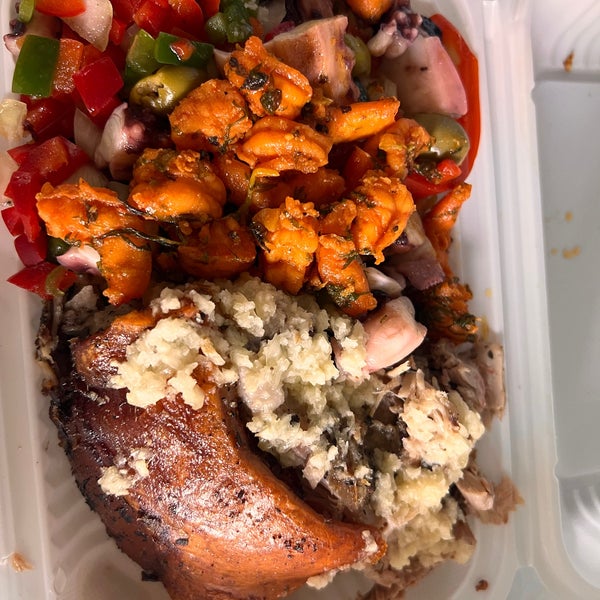 Lechonera La Piraña Carrito de comida en West Bronx