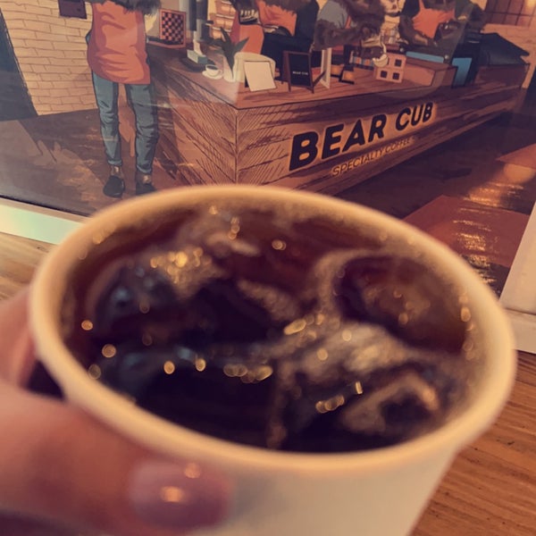 8/13/2022 tarihinde ⭕️❗️ziyaretçi tarafından BEAR CUB ®️ Specialty coffee Roasteryمحمصة بير كب للقهوة المختصة'de çekilen fotoğraf