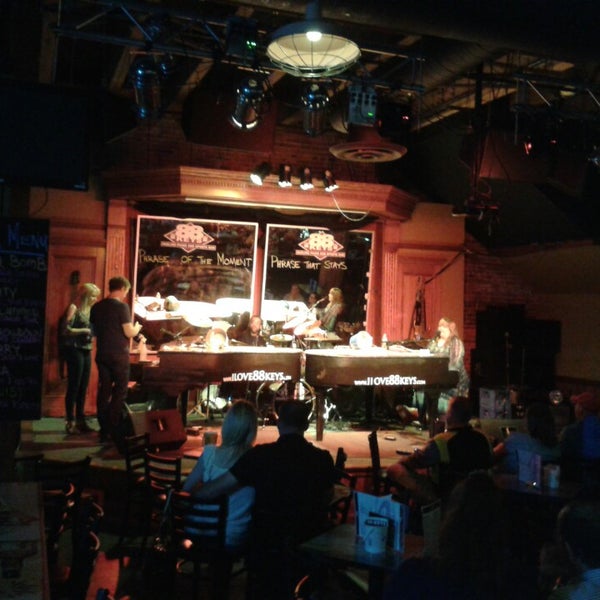 Photo taken at 88 Keys Sports Bar with Dueling Pianos by Julia S. on 7/22/2014