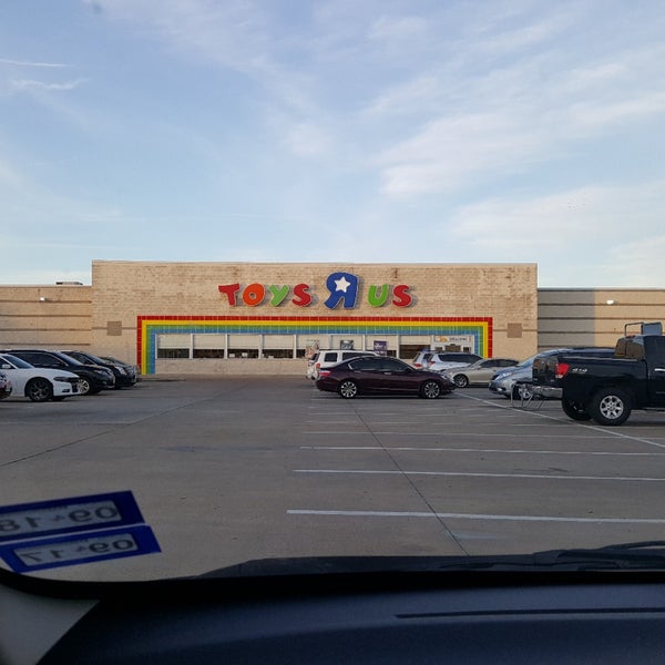 Toys"R"Us (Now Closed) Lakepointe Lewisville, TX