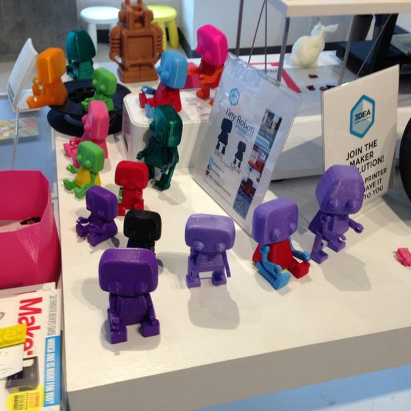 1/13/2013 tarihinde Ari R.ziyaretçi tarafından 3DEA: 3D Printing Pop Up Store'de çekilen fotoğraf