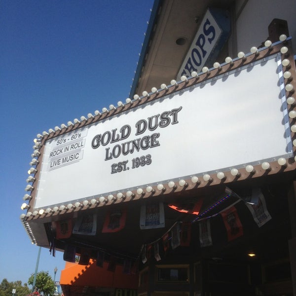 Foto tirada no(a) Gold Dust Lounge por Richard D. em 7/5/2013