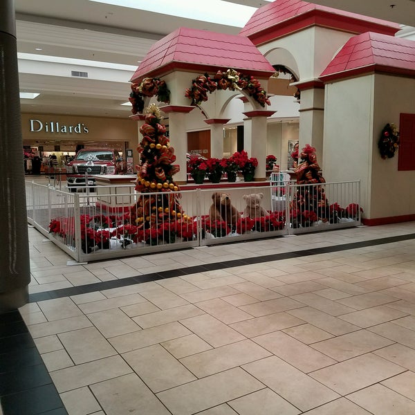 Снимок сделан в Valle Vista Mall пользователем Melisa C. 12/29/2016