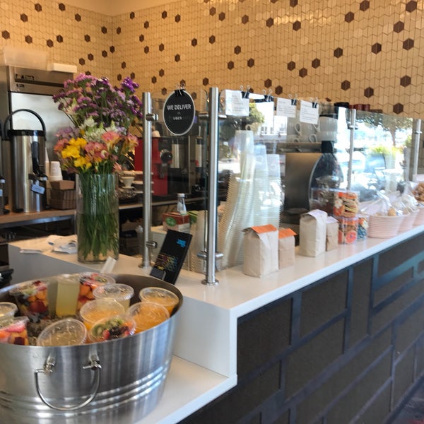Looking for the best coffee & bakery in Sausalito ? Try the morning bun or the cinnamon muffin... pressed orange juices and great coffees. Could not try the rest :)