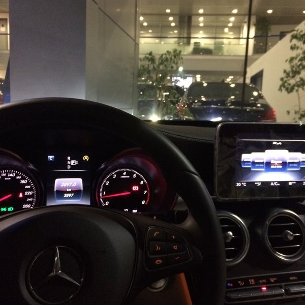 Mercedes Benz Showroom