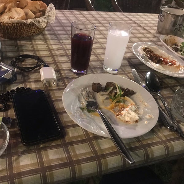 Foto diambil di Safir Konak Hotel &amp; Restaurant oleh Dursun D. pada 4/13/2019