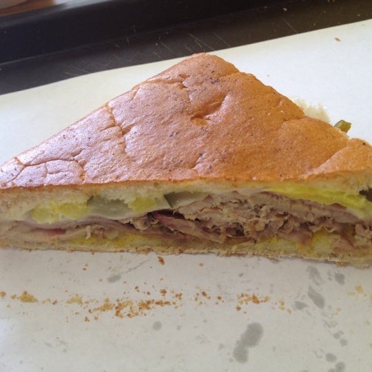 Foto tirada no(a) Caliente Cuban Sandwich por Bill H. em 3/27/2012