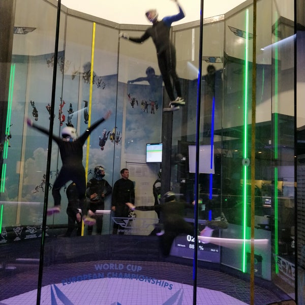 Foto scattata a Airspace Indoor Skydiving da Serge D. il 12/21/2018