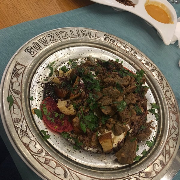Das Foto wurde bei Tiritcizade Restoran Konya Mutfağı von Fadime Nur D. am 8/2/2019 aufgenommen