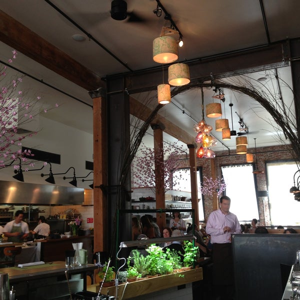 4/14/2013にMyra S.がAQ Restaurant &amp; Barで撮った写真