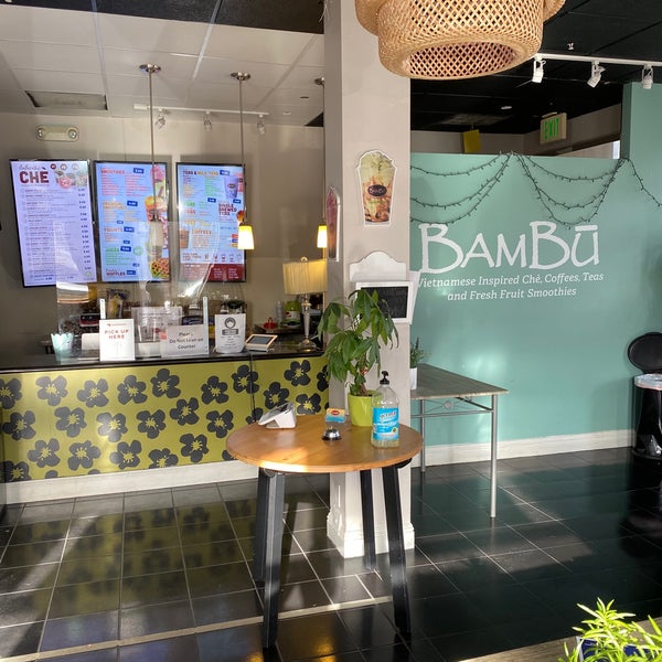 Foto tomada en Bambu Desserts &amp; Drinks  por Sas M. el 6/25/2020